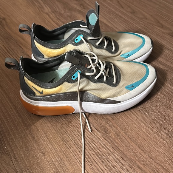 Air Max - Picture 4 of 4